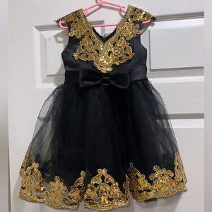 Party Dress Day Or Night toddlers Size 3T (Black and Gold)